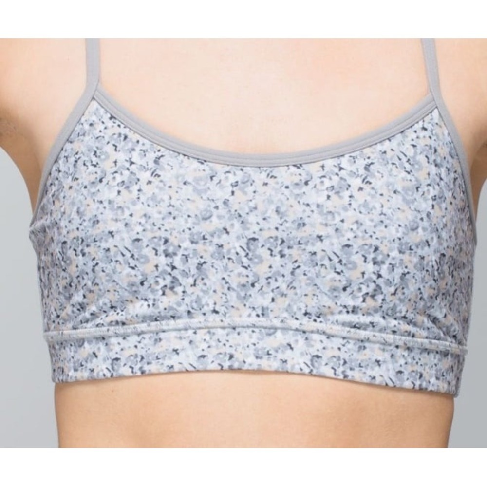 Lululemon Flow Y Bra IV
Petite Fleur Silver Spoon / Ambient Grey size 4